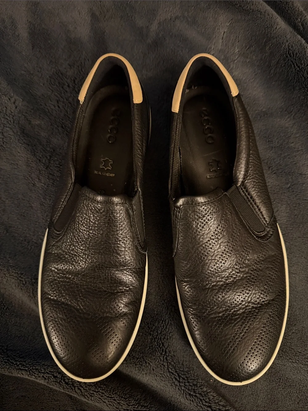 Ecco Black Leather Slip-On Sneakers with Tan Heel Tab